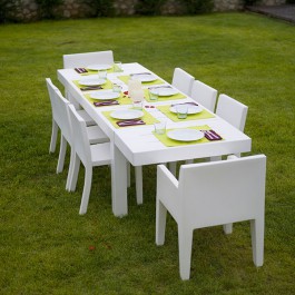 Table De Repas Jut 280cm Blanc avec Chaises Jut et Chaise avec Accoudoirs Jut (vendues séparément) Vondom Jardinchic