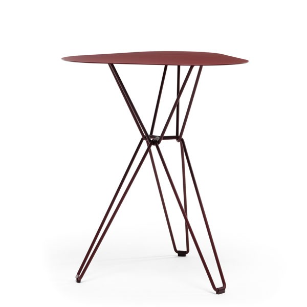 Table de café triangulaire Tio Rouge MassProductions JardinChic Table de café triangulaire Tio Rouge MassProductions JardinChic