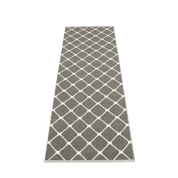 Tapis Rex Charcoal - Vanilla 70x240 Pappelina JardinChic Tapis Rex Charcoal - Vanilla 70x240 Pappelina JardinChic