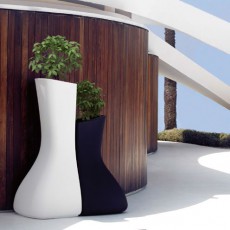 Pots Mellizas Bas Moma et Haut Moma (versions laquées, blanc pour le haut et noir pour le bas, sur demande) Vondom Jardinchic